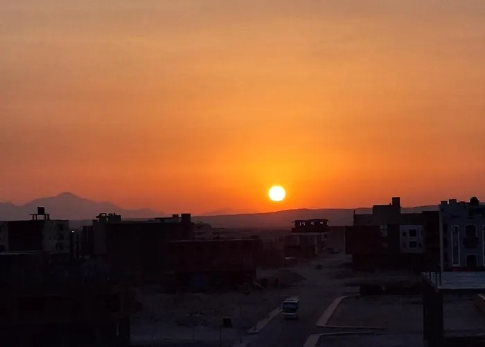 公寓 A Rare Find Spacious Modern Arabic Style In Beautiful A Building With An Host Also Has A Grand Rooftop Terrace With Mountain And Sea Views 15 Mins From Airport 洪加達