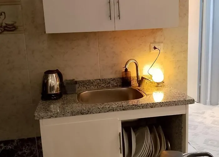 شقة A Rare Find Spacious Modern Arabic Style In Beautiful A Building With An Host Also Has A Grand Rooftop Terrace With Mountain And Sea Views 15 Mins From Airport