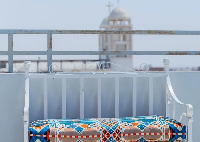 A Rare Find Spacious Modern Arabic Style In Beautiful A Building With An Host Also Has A Grand Rooftop Terrace With Mountain And Sea Views 15 Mins From Airport شقة