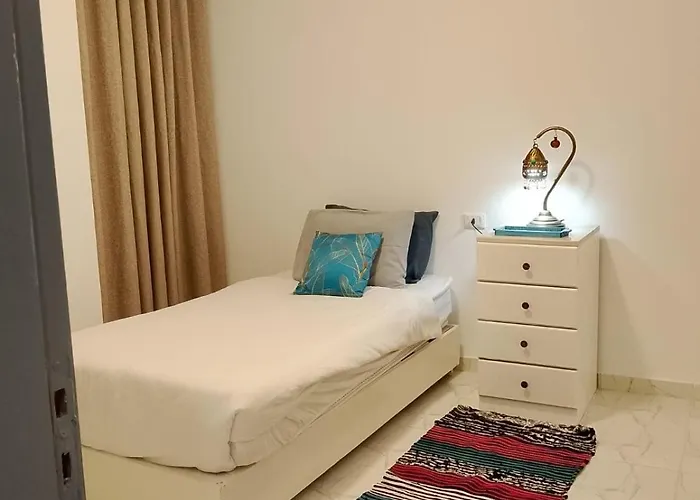 公寓 A Rare Find Spacious Modern Arabic Style In Beautiful A Building With An Host Also Has A Grand Rooftop Terrace With Mountain And Sea Views 15 Mins From Airport *