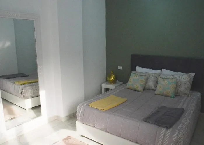A Rare Find Spacious Modern Arabic Style In Beautiful A Building With An Host Also Has A Grand Rooftop Terrace With Mountain And Sea Views 15 Mins From Airport 公寓 *
